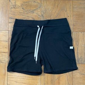 Vuori Shorts